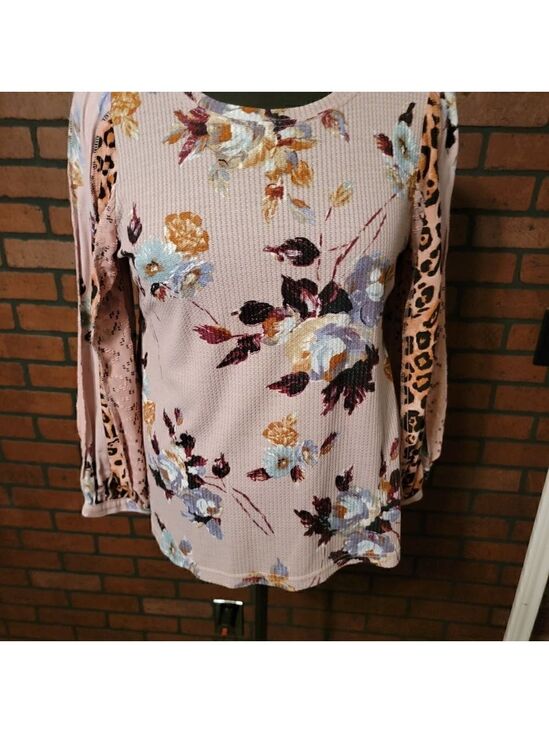 ivy jane Tops - Ivy Jane Mixed Material Top.  Waffle fabric top with different kinds of fabric